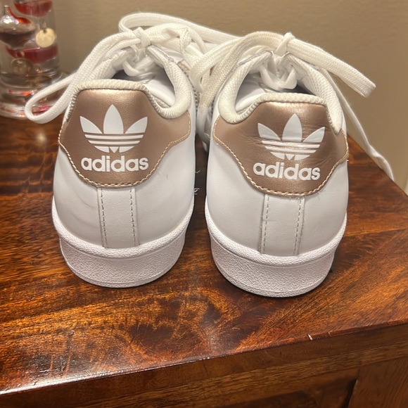 Adidas Superstars Tennis Shoes in White Copper Metallic, Size 8 - Picture 8 of 16
